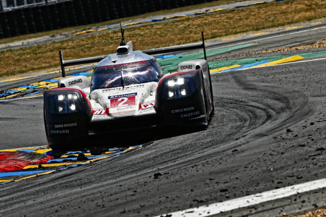 El Porsche n°2, el primer LMP1 en tener problemas, se llevó la victoria.