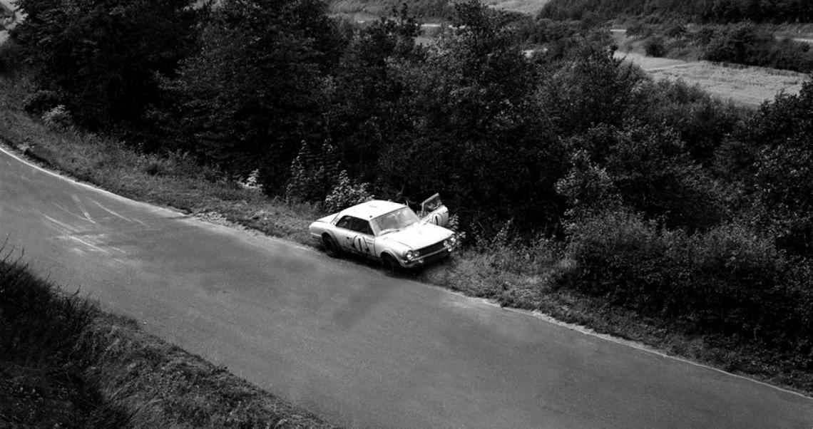 El Torino N° 1, abandonado tras el despiste nocturno.
