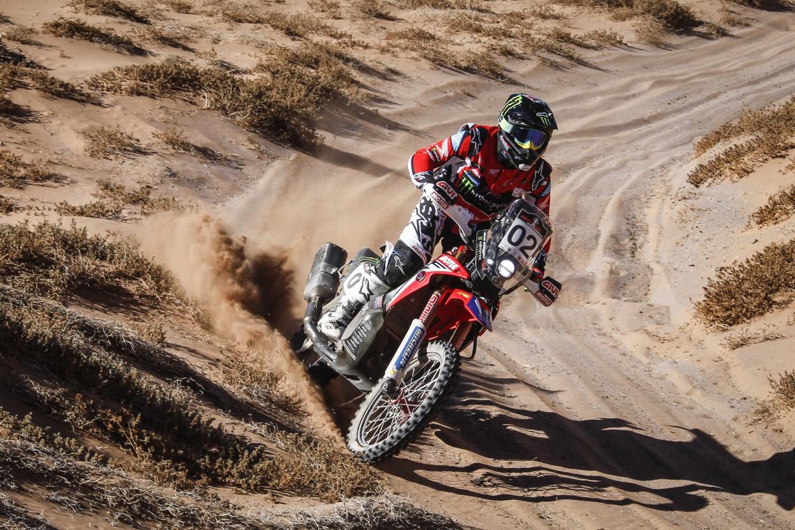 Previo al DR40, Benavides se llevó la victoria en el Atacama Rally. "Lo que más me sorprendió fue ganar abriendo pista. Creo que fue clave la concentración y dar todo, hasta el final, sin cuidar tanto", aseguró.