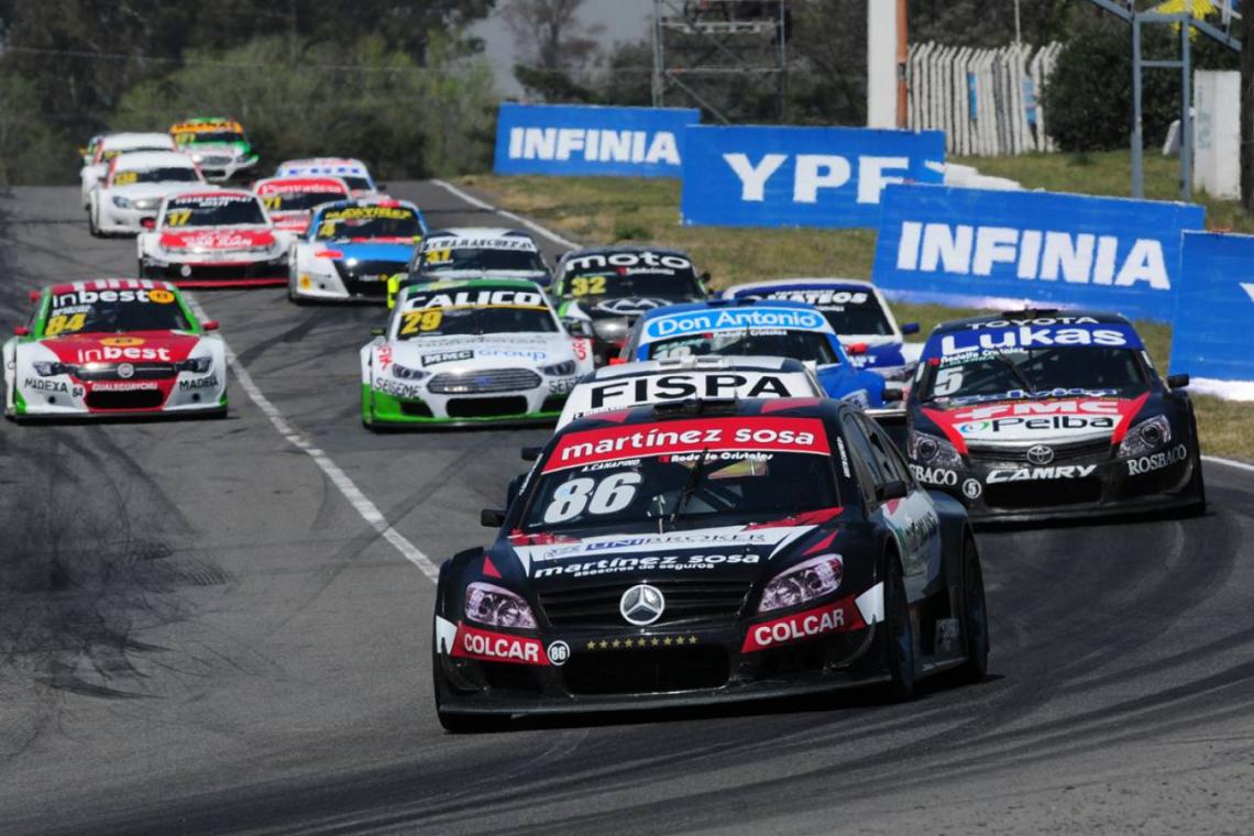 Agustín Canapino ganó la segunda carrera gracias a una gran maniobra.